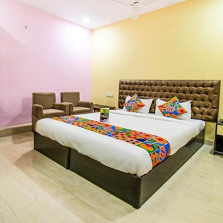 Hotel Sarweshwary Benares Buitenkant foto