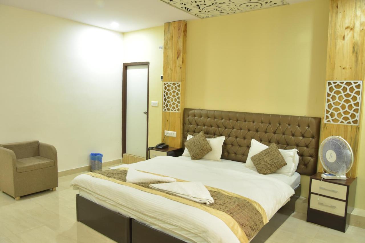 Hotel Sarweshwary Benares Buitenkant foto