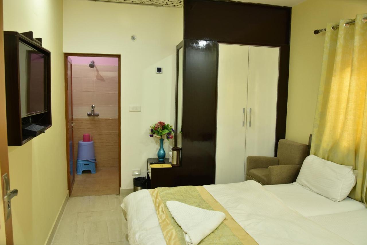 Hotel Sarweshwary Benares Buitenkant foto