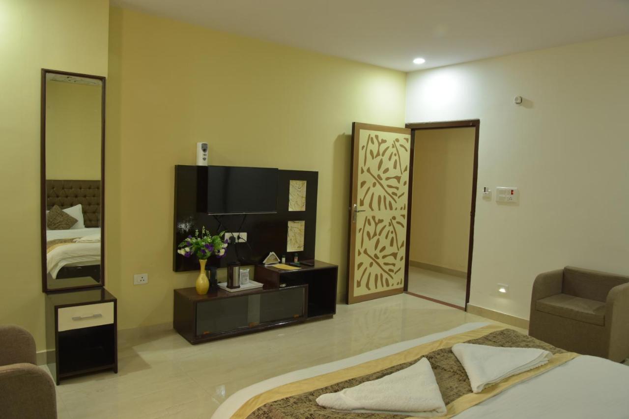 Hotel Sarweshwary Benares Buitenkant foto