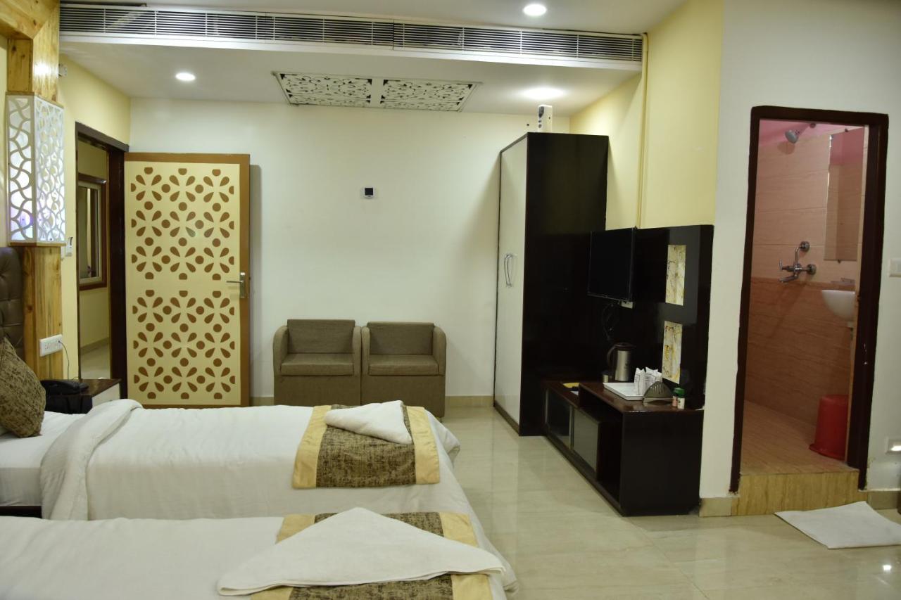 Hotel Sarweshwary Benares Buitenkant foto
