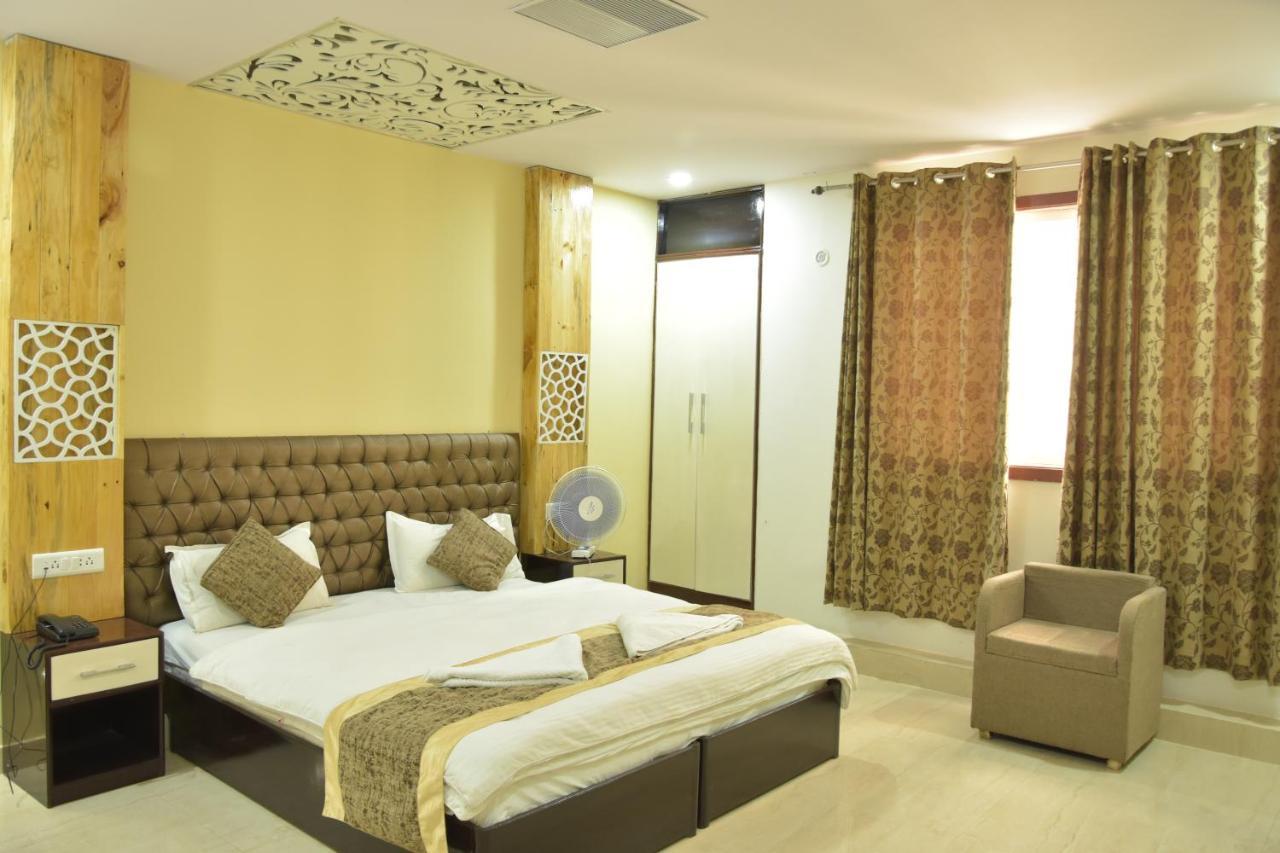 Hotel Sarweshwary Benares Buitenkant foto