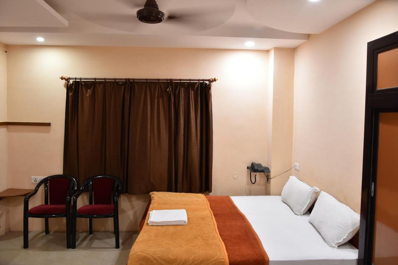 Hotel Sarweshwary Benares Buitenkant foto
