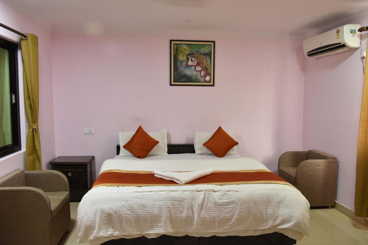 Hotel Sarweshwary Benares Buitenkant foto