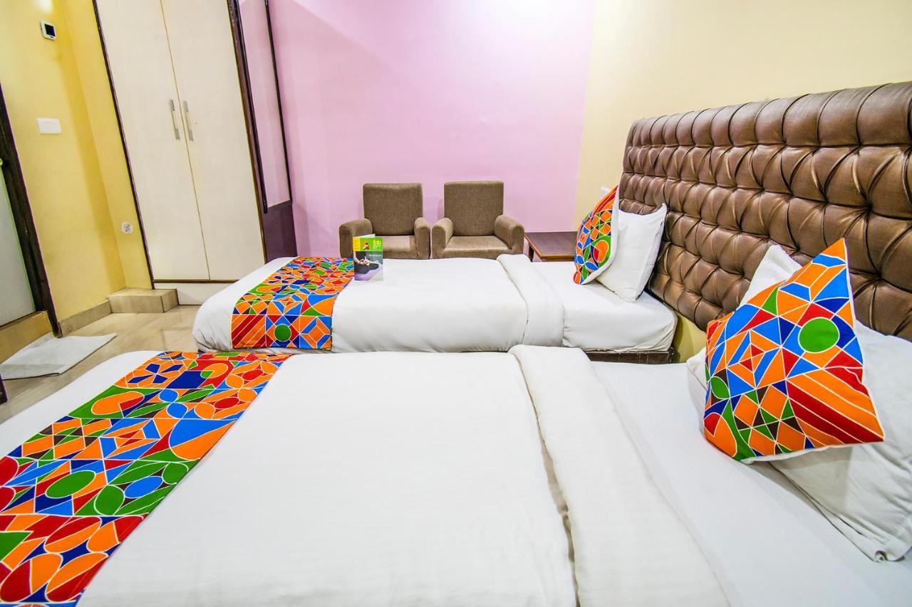 Hotel Sarweshwary Benares Buitenkant foto