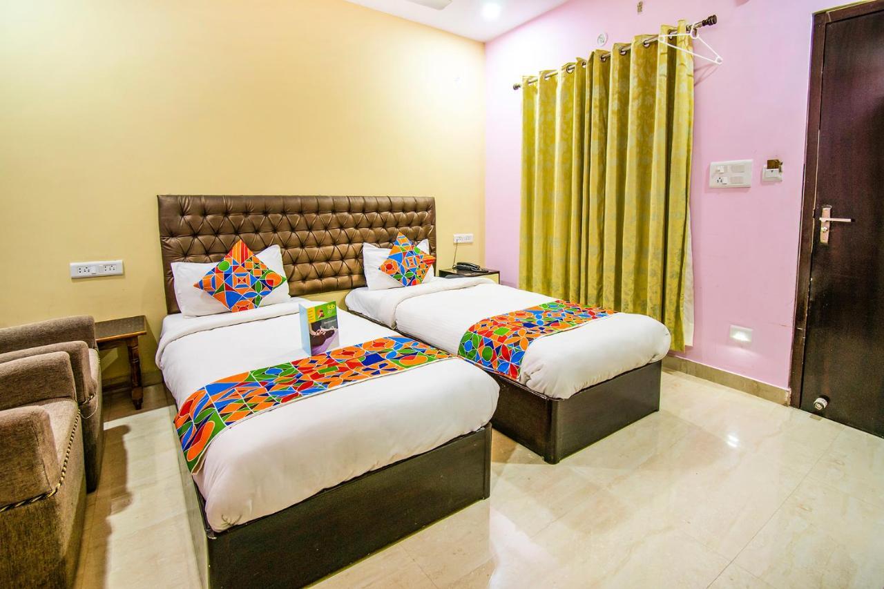 Hotel Sarweshwary Benares Buitenkant foto