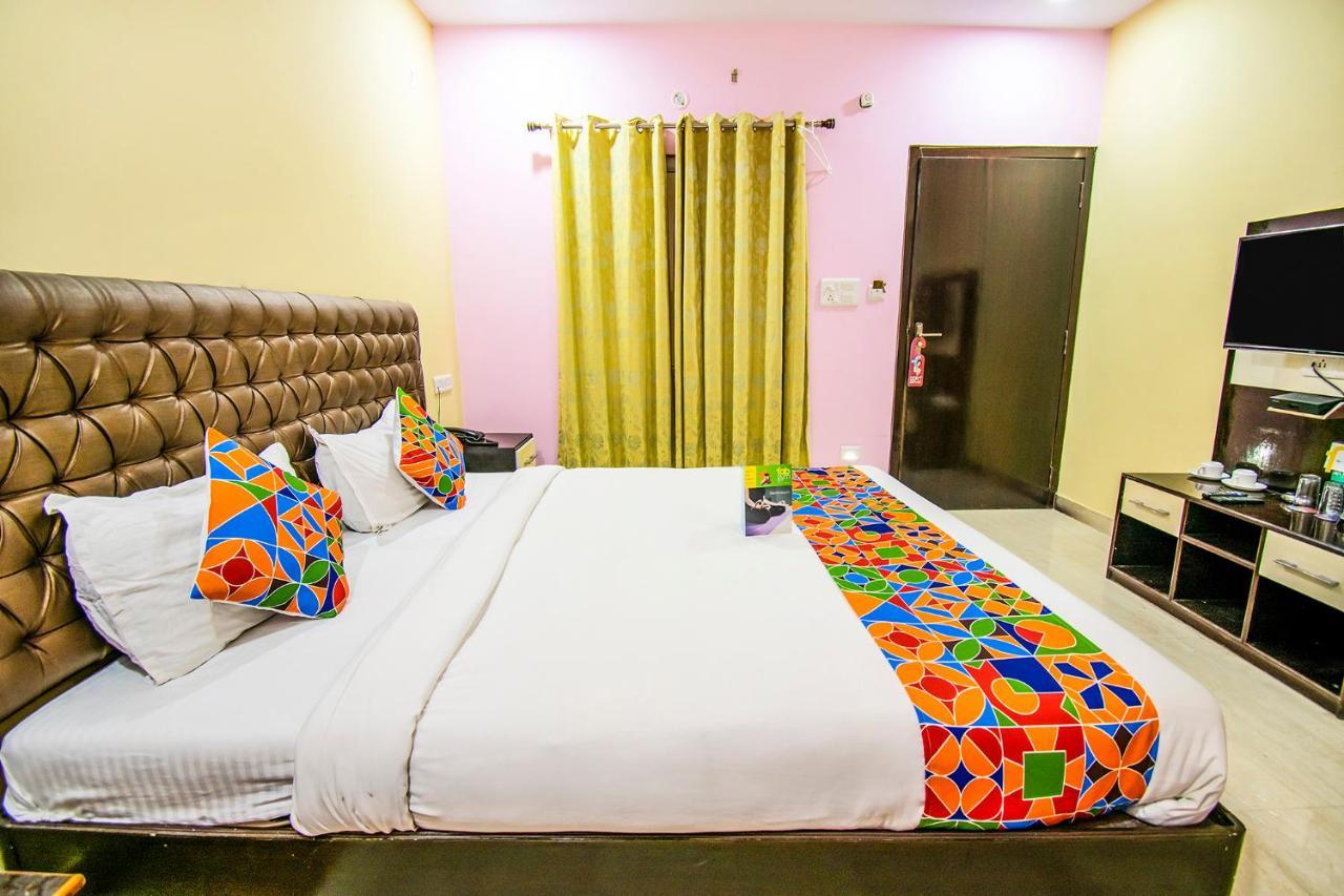 Hotel Sarweshwary Benares Buitenkant foto