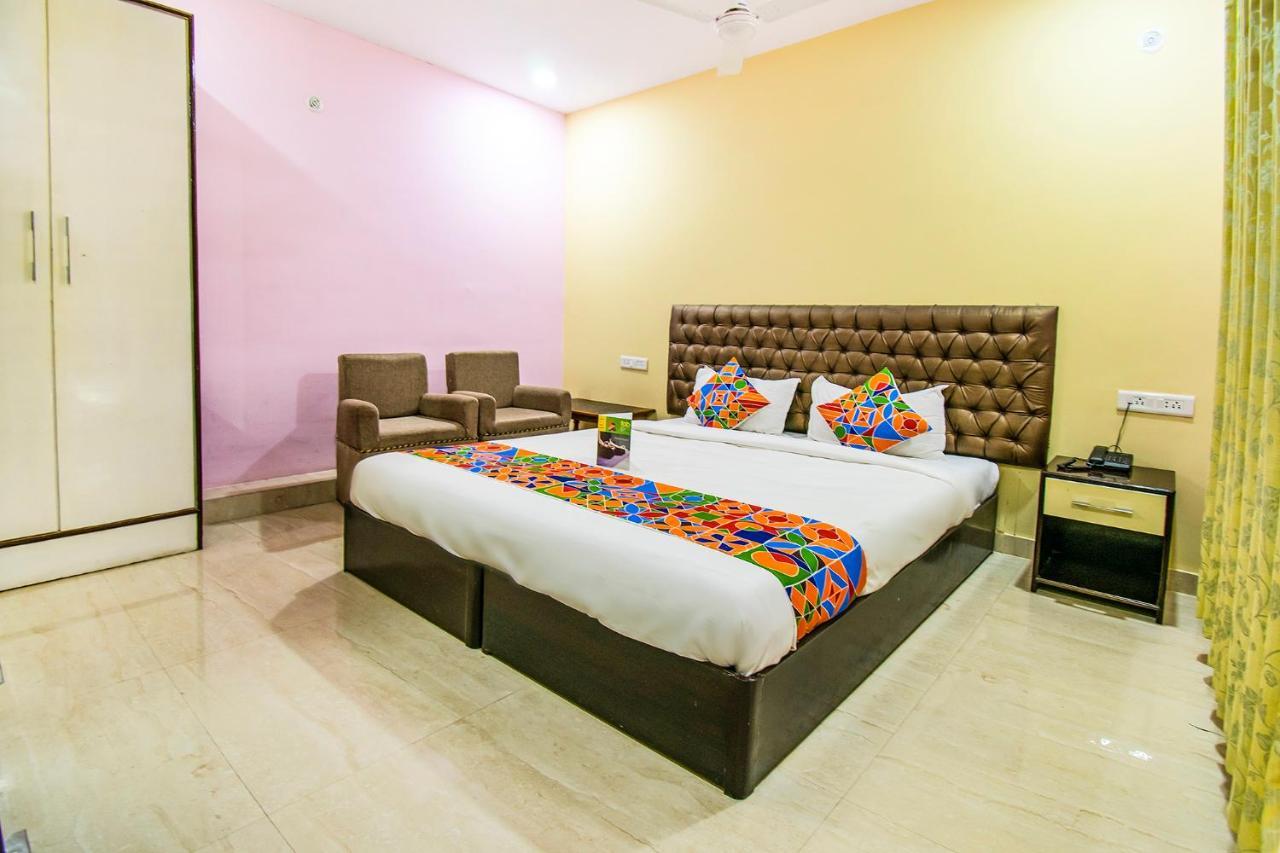Hotel Sarweshwary Benares Buitenkant foto