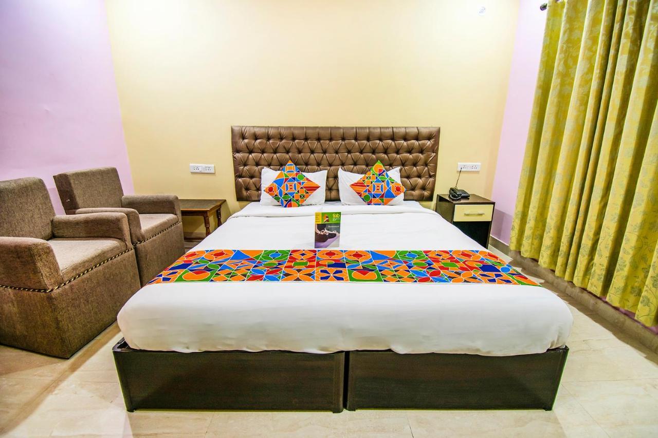 Hotel Sarweshwary Benares Buitenkant foto