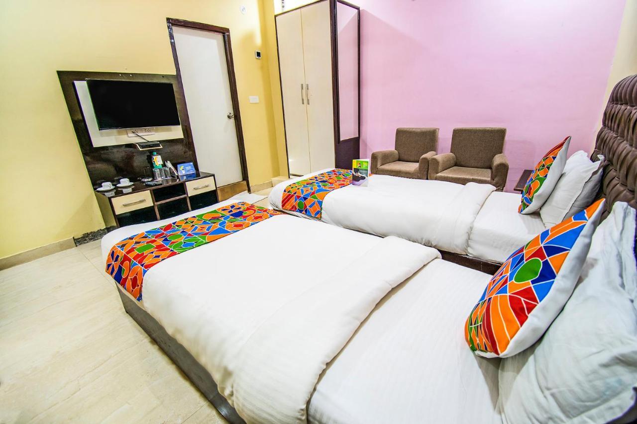 Hotel Sarweshwary Benares Buitenkant foto