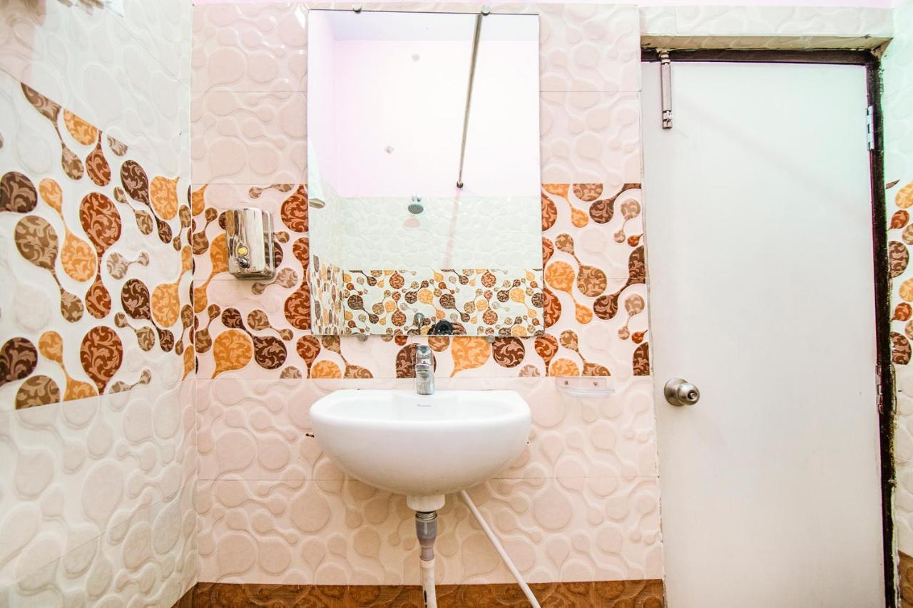 Hotel Sarweshwary Benares Buitenkant foto