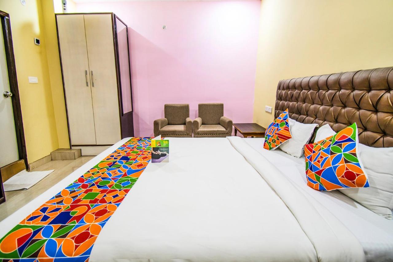 Hotel Sarweshwary Benares Buitenkant foto
