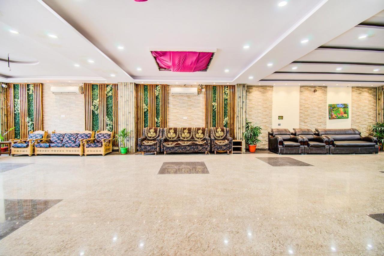 Hotel Sarweshwary Benares Buitenkant foto